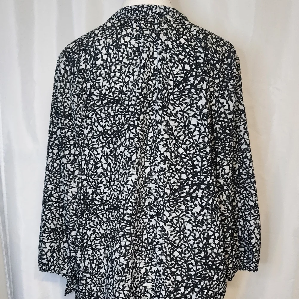 Michael Kors Black and White Womens Blouse with Gold Zipper Size 8